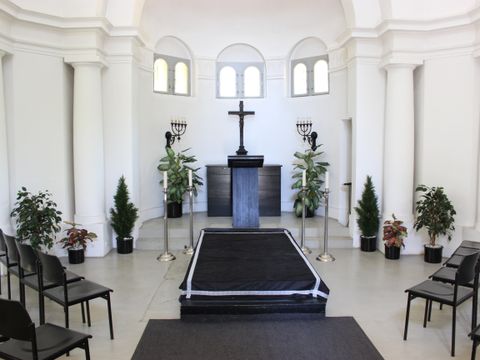 Friedhof Altglienicke Feierhalle innen