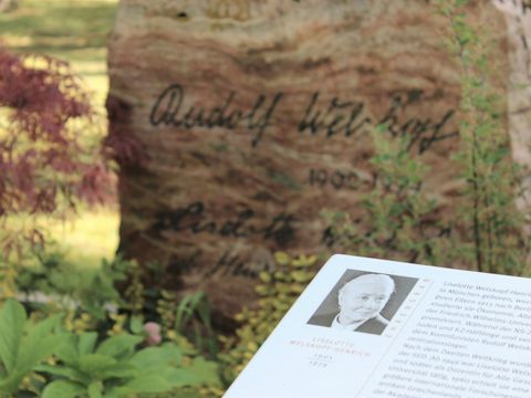 Friedhof Adlershof Ehrengrab Prof. Liselotte Welskopf-Henrich (1901-1979) – Althistorikerin und Schriftstellerin