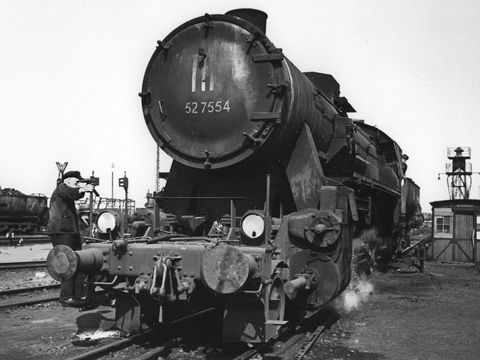 Die Lokomotive 52 7554 verlässt die Drehscheibe. (1946) (Bild: Peter Cürlis, Sammlung Robin Garn)