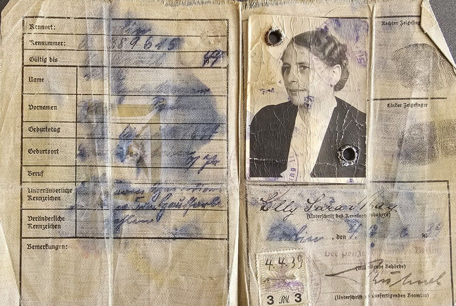 Kennkarte von Elly May