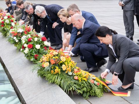 Kranzniederlegung anlässlich des 70. Jahrestags des Volksaufstands am 17. Juni 1953