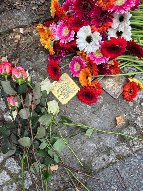 Schau hin. Beug dich. Lies. (Bild: BA Rdf)