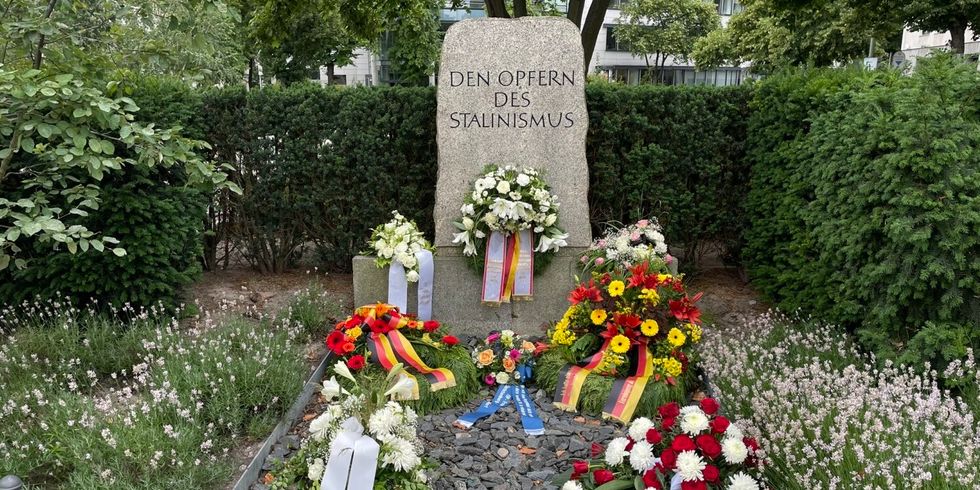 Kranzniederlegung 17. Juni am Steinplatz