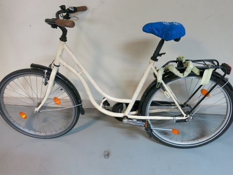 Weißes Damenfahrrad