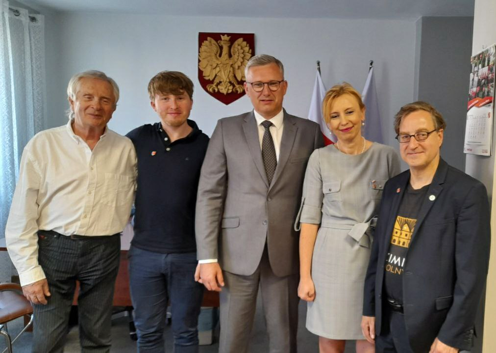 Von links nach rechts: Witold Danielewicz (Scholares Minores pro Musica Antiqua), Sebastian Leskien (SPV), Bürgermeister Paweł Karczmarczyk, Stellv. Bürgermeisterin Poniatowska, Bezirksstadtrat Michael Karnetzki
