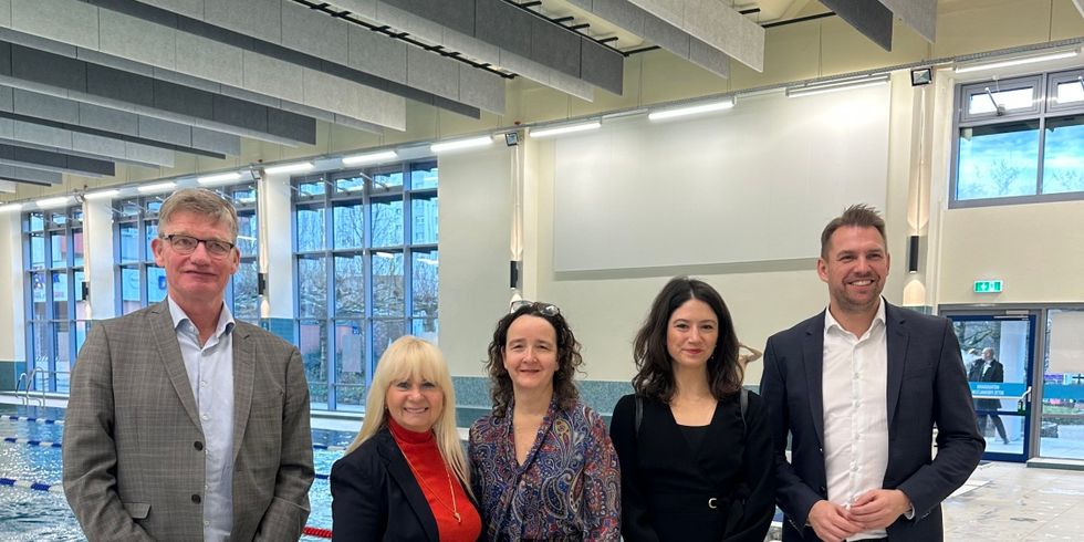 Politische Gäste bei Eröffnung