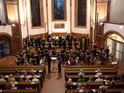 Leo-Borchard-Orchester in einer Kirche