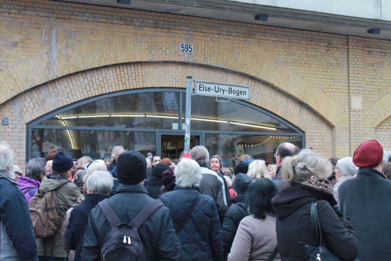 Else-Ury-Bogen, Kiezspaziergang 12.03.2016 (Bild: BA-CW,Rehfeld)