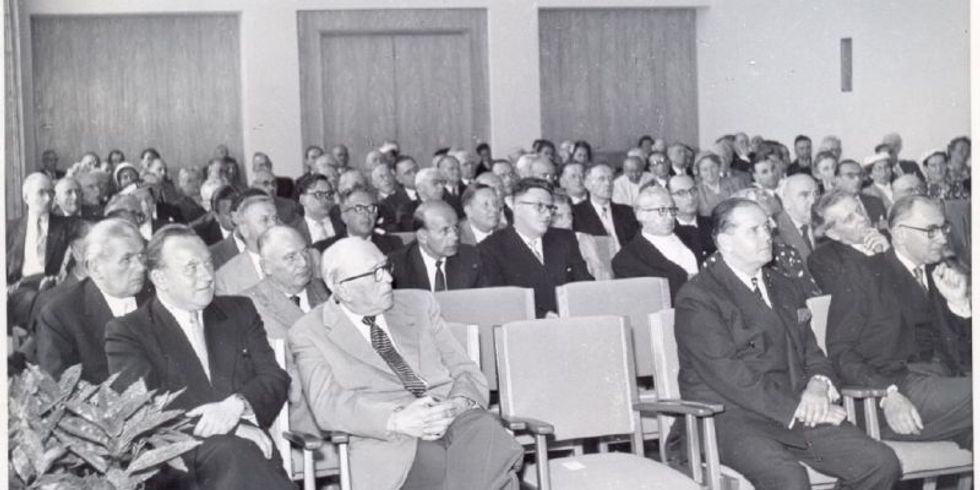 Die BVV in Wilmersdorf Mitte der 50er-Jahre.