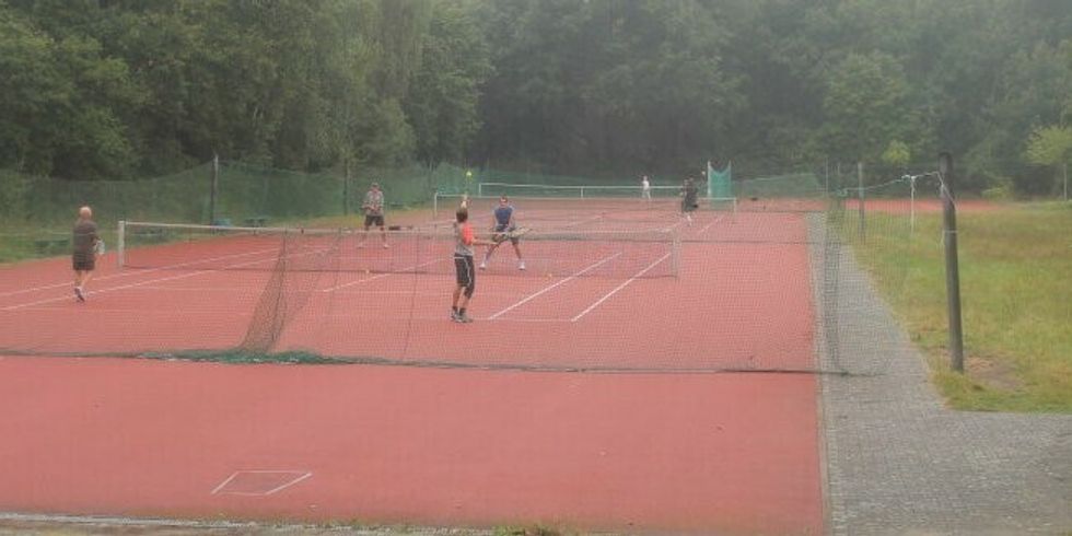 Tennisplatz Harbigstraße.