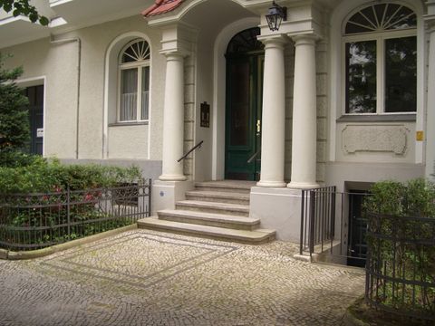 Hauseingang Jenaer Str.24, Foto: J.Held, 27.07.2011