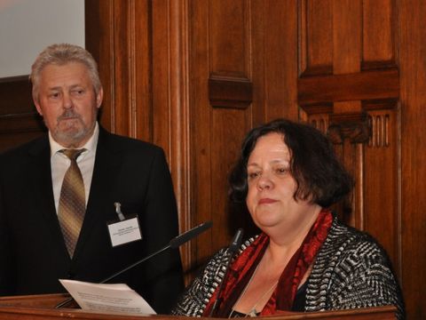Günter Josuks, Preisträger Bezirksmedaille 2016 mit der Laudatorin Renate Stark