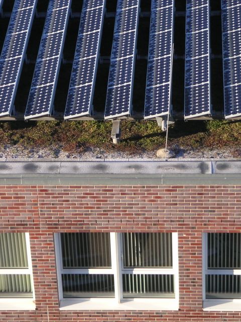 Dach mit Photovoltaik