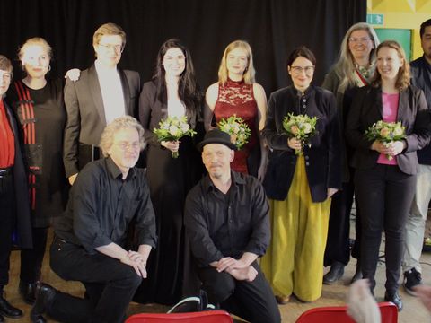 v.l.n.r: Laura Winker, Prof. Katarzyna Dondalska, Michał Landowski, Aleksandra Grzelak, Alicja Kondzioła, Gaby Wierzbicki-Streib, Silke Breidbach, Sarah Hecker, Sven Kranz vorne v.l.n.r: Martin Eckenweber, Andreas Krüger (Bild: BA Reinickendorf)