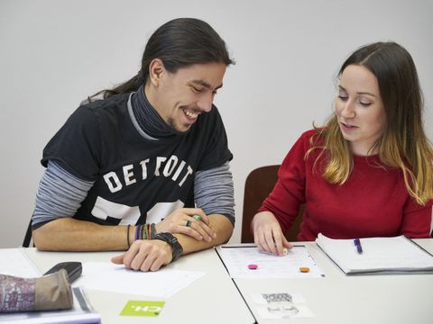 Teilnehmende lernen spielerisch Sprache