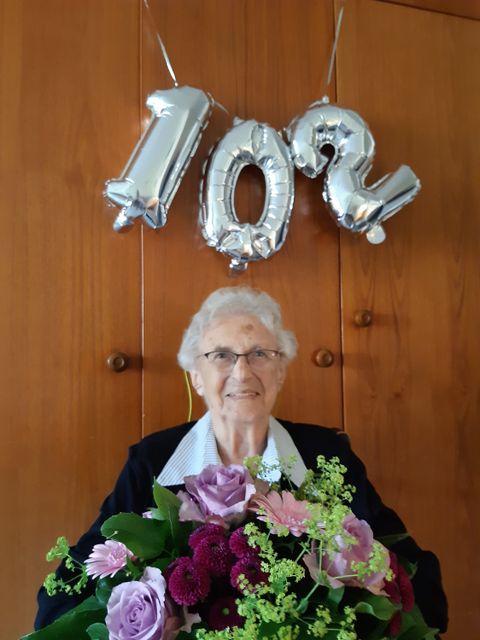 Gratulation zum 102. Geburtstag von Ursula Fritsch (Bild: BA Rdf)