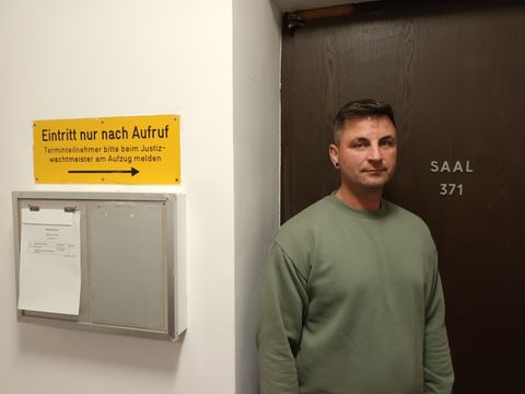 Herr B. beim Landgericht