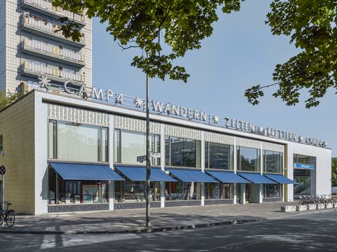 Pavillon, ehemals Blumenhaus „Interflor“ und Modesalon „Madeleine“