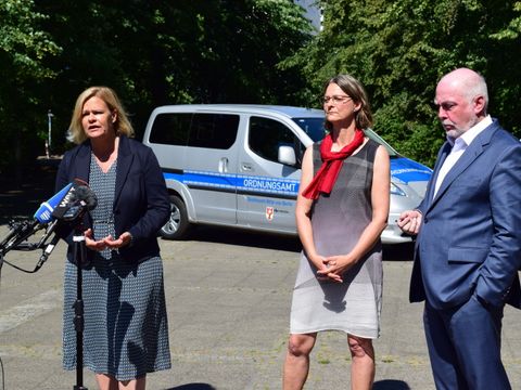 Bundesinnenministerin Nancy Faeser besuchte am 24. Juni 2022 das Ordnungsamt Mitte.