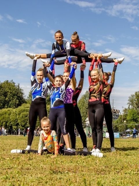 turnende Mädchen