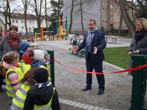 Bezirksbürgermeister Frank Balzer und Bezirksstadträtin Katrin Schultze-Berndt (beide CDU) bei der Eröffnung (Bild: BA Reinickendorf)