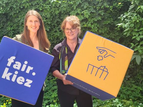 Tourismusmanagerin Janine Starke und Kathrin Klisch, stellvertretende Leiterin der Wirtschaftsförderung