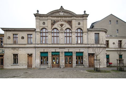 Eingang Bibliothek am Luisenbad