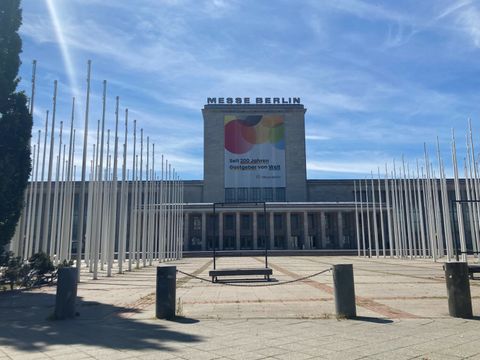 Hammarskjöldplatz - Messe Haupthalle
