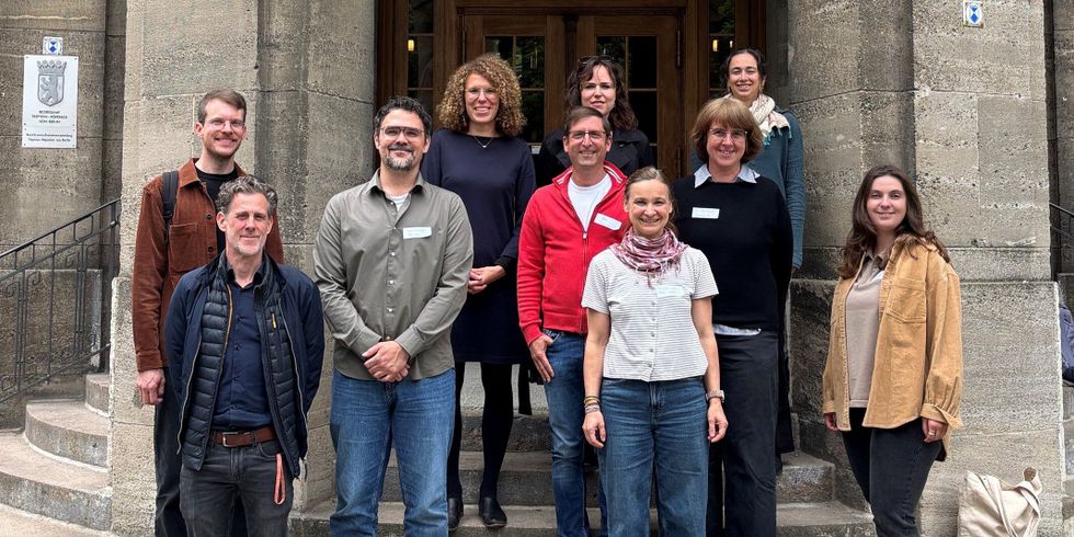 Gruppenbild der Akteure Stadtgrün u. a. mit Bezirksstadträtin Dr. Leistner und Frau Bechthold