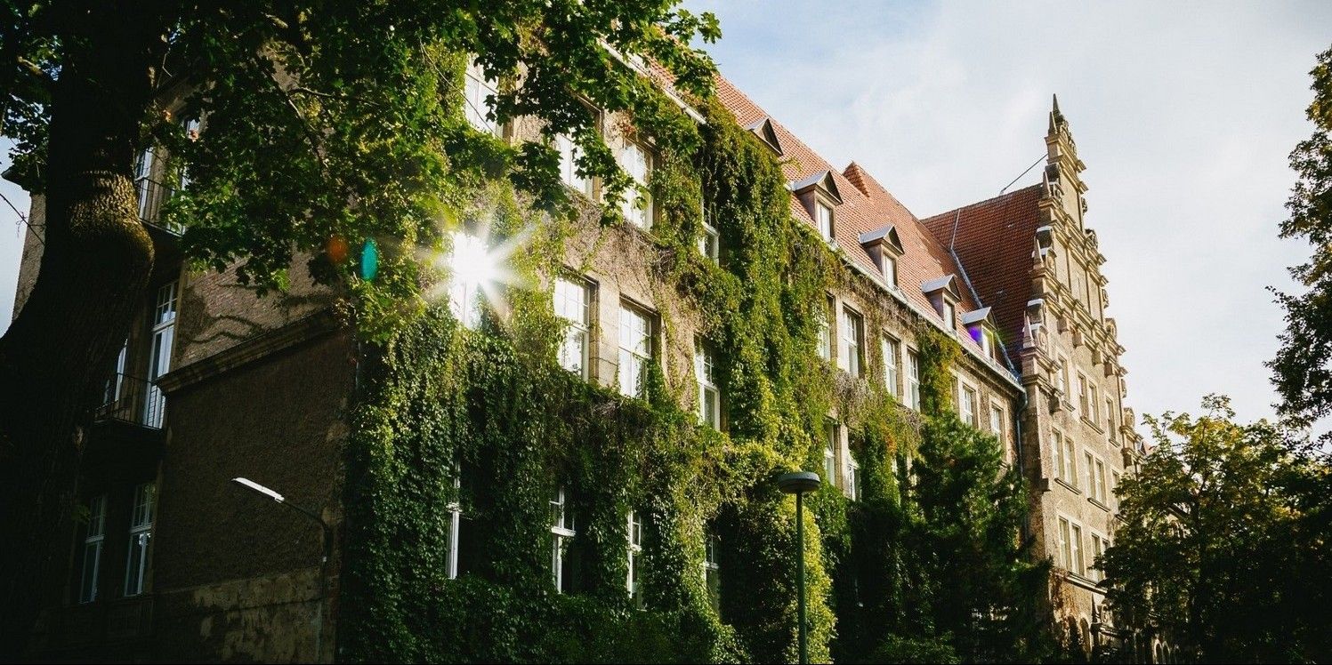 Max-Delbrück-Gymnasium: Außenansicht