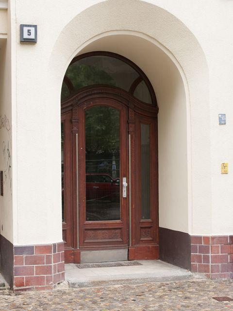 Hauseingang Leonhardtstr. 5, Foto: A. Bukschat & C. Flegel, 03.06.2012