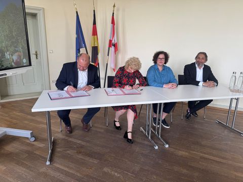 2025-04-25 Unterzeichnung Mietvertrag Gesundheitsamt