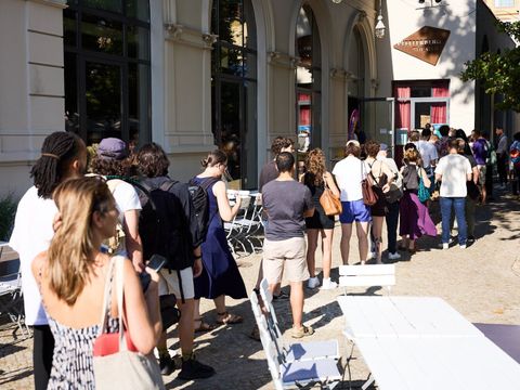 Alle wollen rein: Die NEW VISIONS im Pfefferberg Theater.