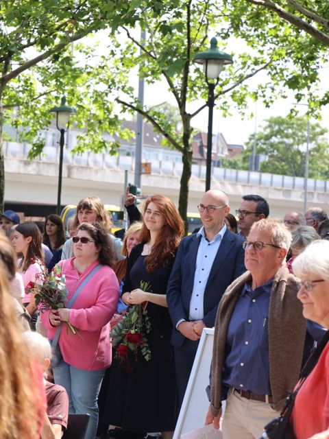 11. Juni 2025: Ein Blick in die Zuhörerschaft - Ruppert Stüwe MdB (Mitte, mit hellblauem Hemd), dahinter Bezirksstadtrat Urban Aykal. Vorne 2.v.r.: Dr. Günter Schlusche, Gründungsmitglied der Initiative Haus Wolfenstein