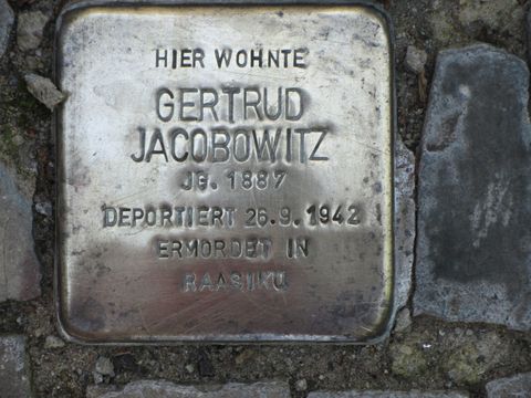 Stolperstein Gertrud Jacobowitz , Foto: F. Siebold, Juni 2013