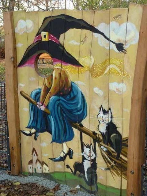 Farbenfroh und phantasievoll – die Spielgeräte im Anton-Saefkow-Park