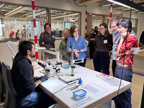 Studierende der HTW präsentierten Restaurierungstechniken an verschiedenen Materialien. (Bild: Landesdenkmalamt Berlin, Foto: Nicole Hildebrandt)