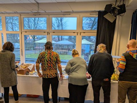 Personen beim Engagementbrunch Schöneweide