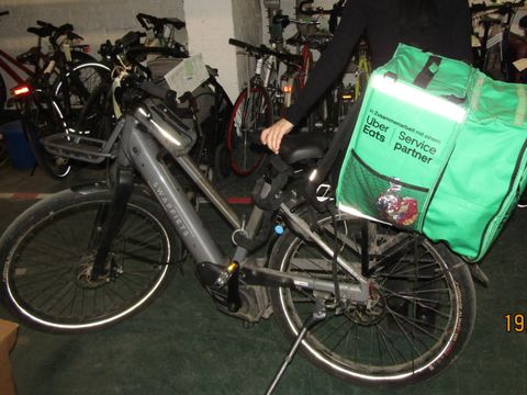 Graues E-Bike