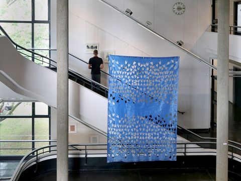 Werk von Jane Grabert im Vordergrund (Bild: Nihad Pušija)
