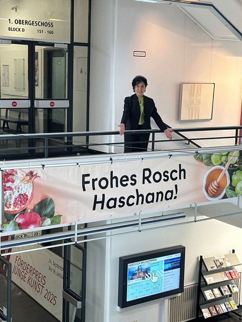 Glückwünsche im Rathausfoyer (Bild: BA Rdf)