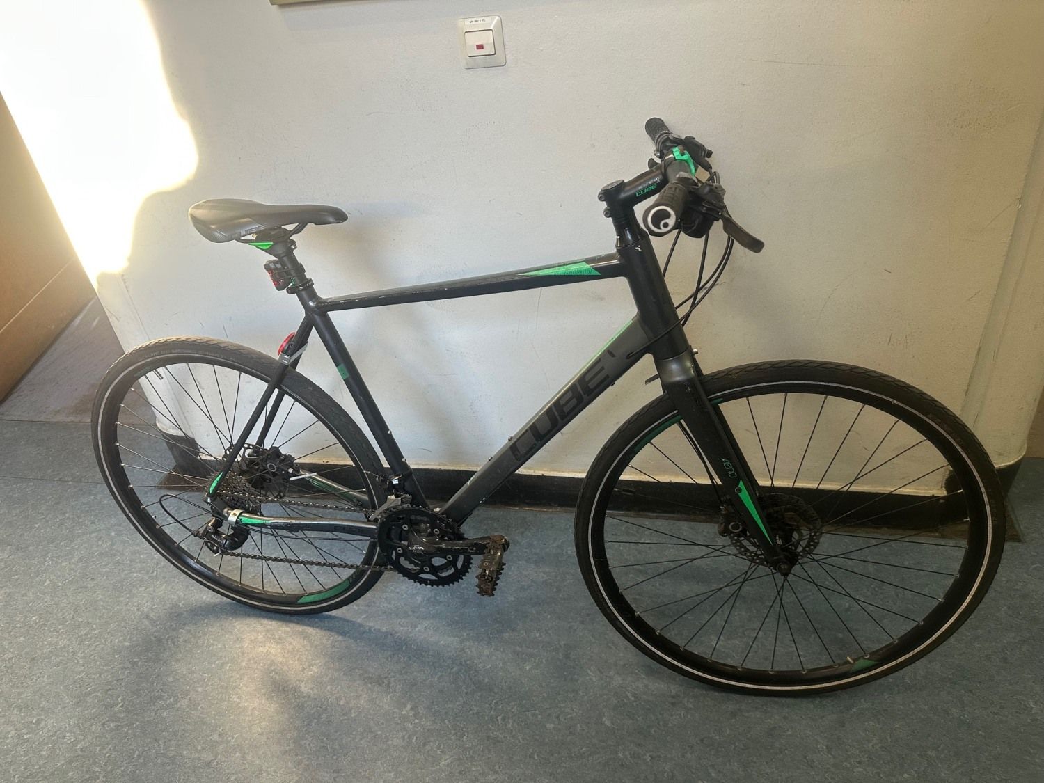 Schwarzes Herrenfahrrad