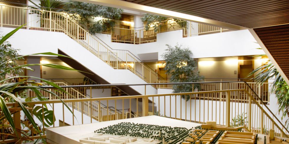 Rathaus Helene-Weigel-Platz, Foyer ind er 4. Etage