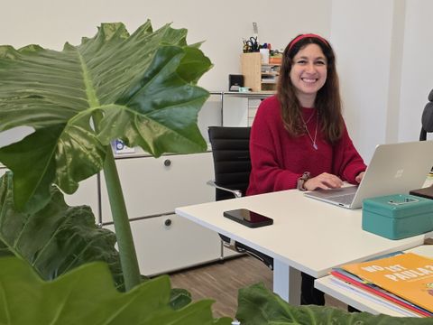 Schabnaz Khadem Saba, Lehramtsstudentin, unterrichtet geflüchtete Kinder und Jugendliche in Deutsch als Zweitsprache