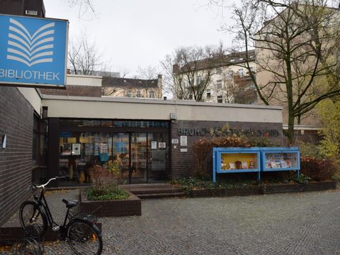 Außenansicht der Bruno-Lösche-Bibliothek