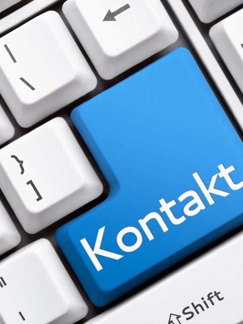 Tastatur mit Aufschrift Kontakt