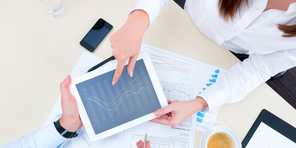 Diskussion über Strategie mit ein Finanzanalyst