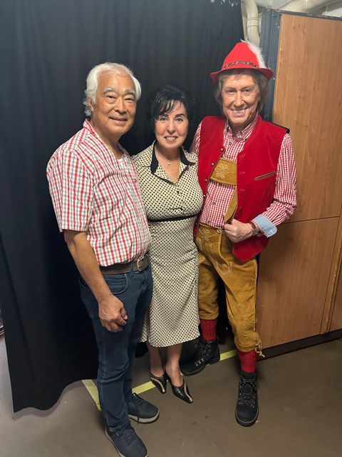 Bezirksbürgermeisterin Emine Demirbüken-Wegner mit Meisterjodler Takeo Ischi (li.) und Entertainer Bert Beel. (Bild: BA Rdf)