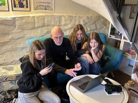 Schülerinnen beim Foto-Workshop.