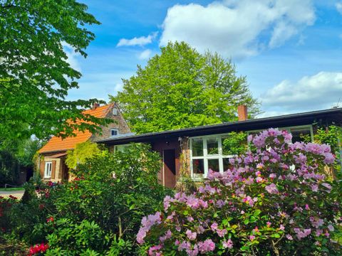 Unterrichtsgebäude und Gärtnerhaus